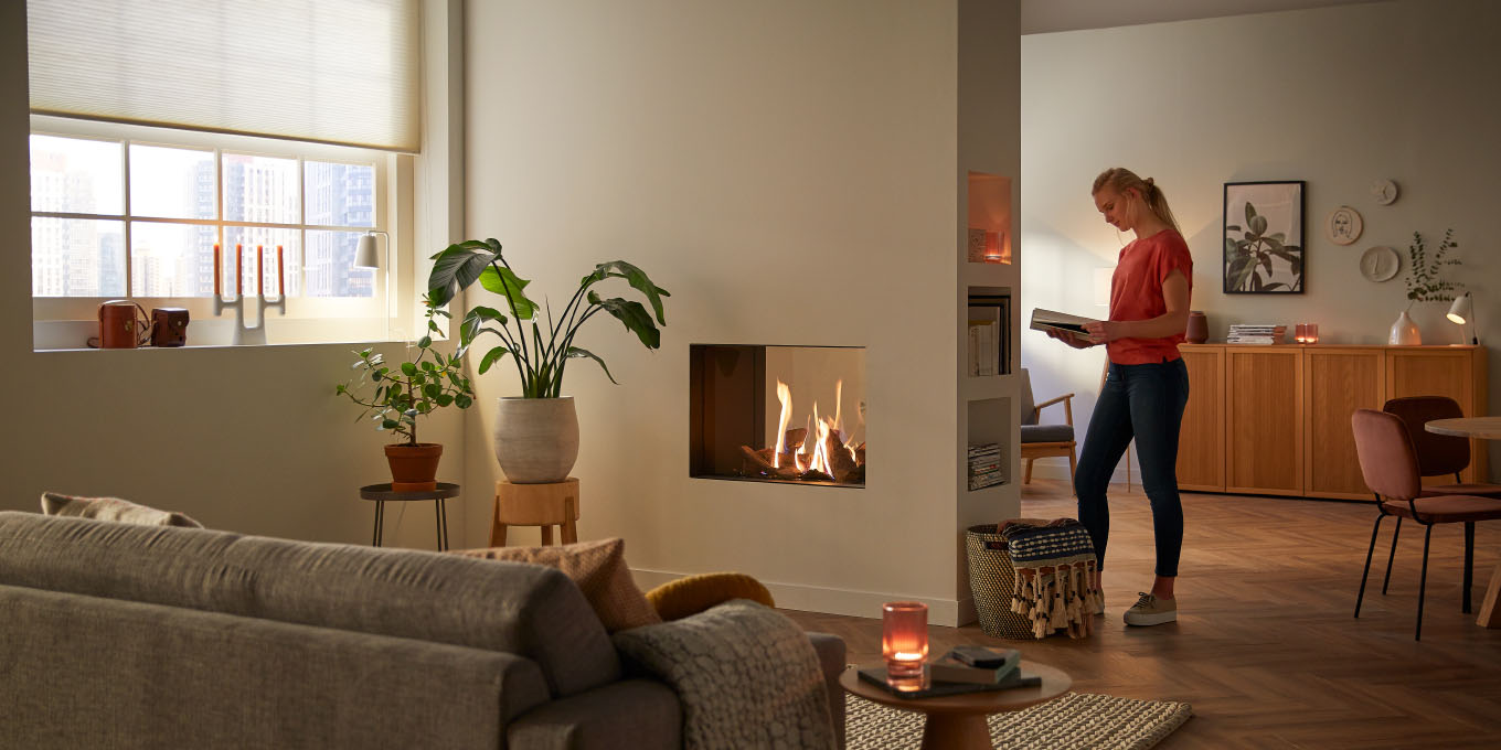 Sfeer en design in huis met een doorkijk gashaard